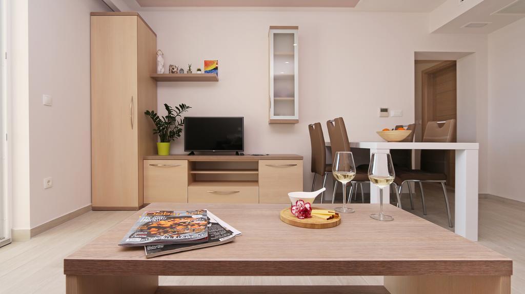 Apartments Hermes Tučepi Eksteriør billede