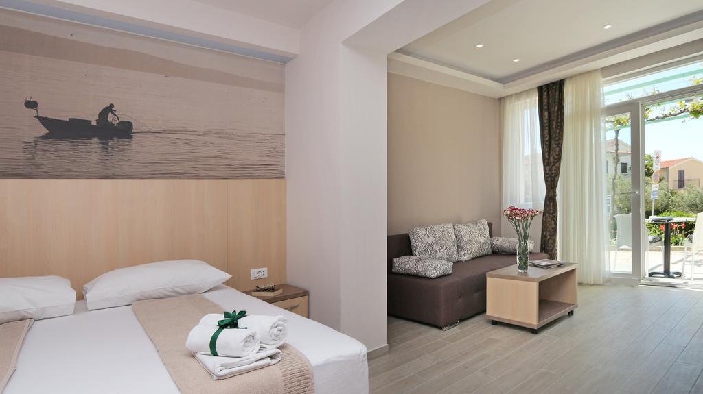 Apartments Hermes Tučepi Eksteriør billede